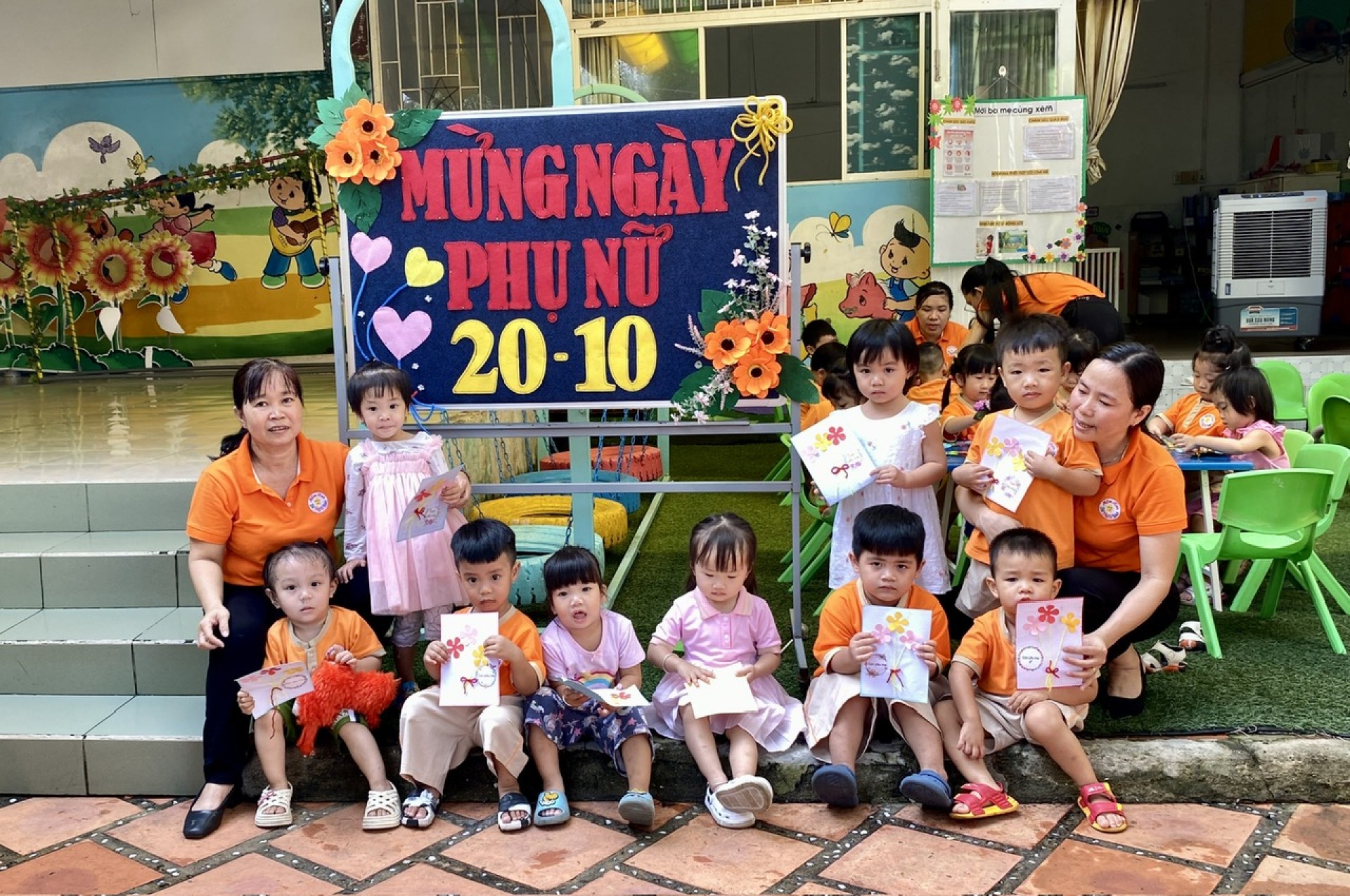 MÓN QUÀ 20/10 CỦA BÉ 