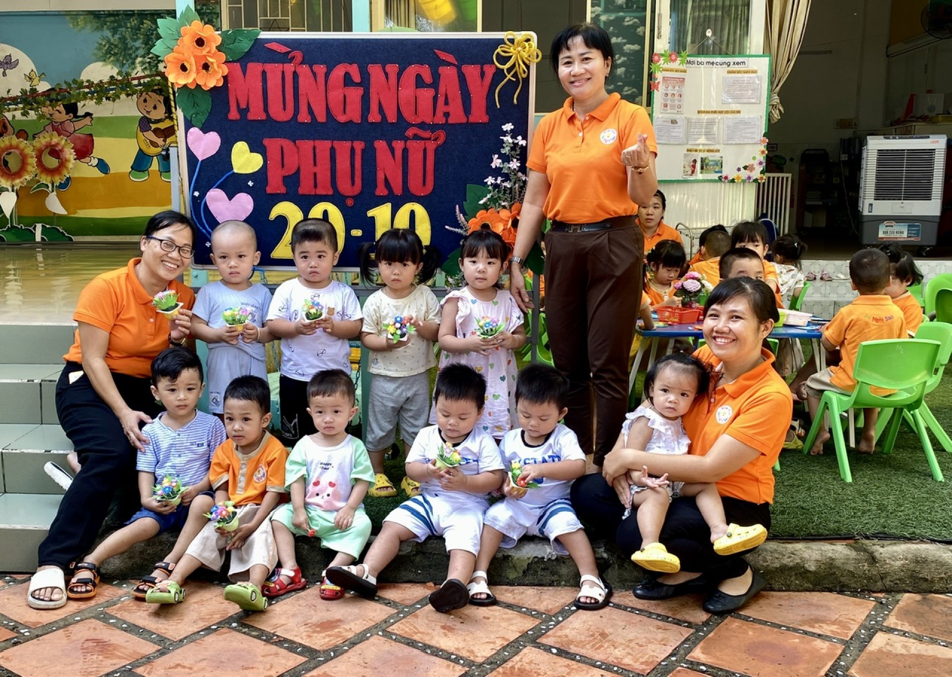 MÓN QUÀ 20/10 CỦA BÉ 