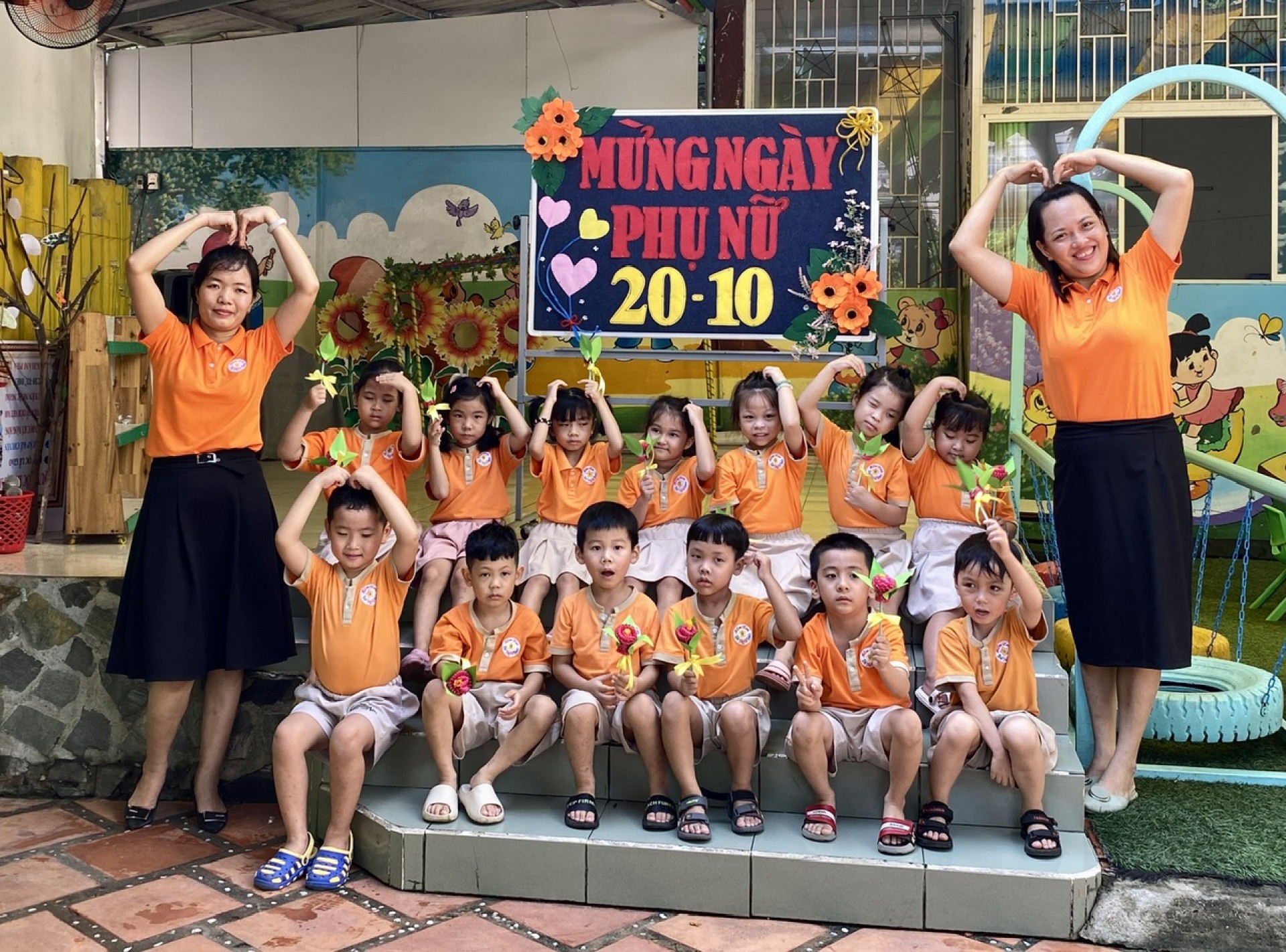 MÓN QUÀ 20/10 CỦA BÉ 