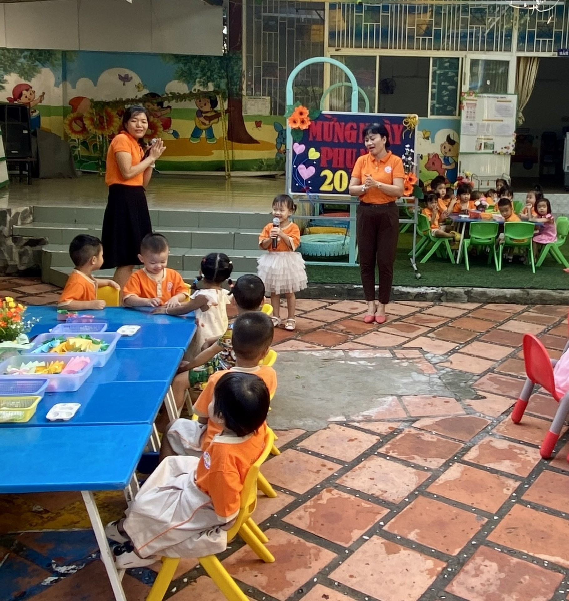 MÓN QUÀ 20/10 CỦA BÉ 