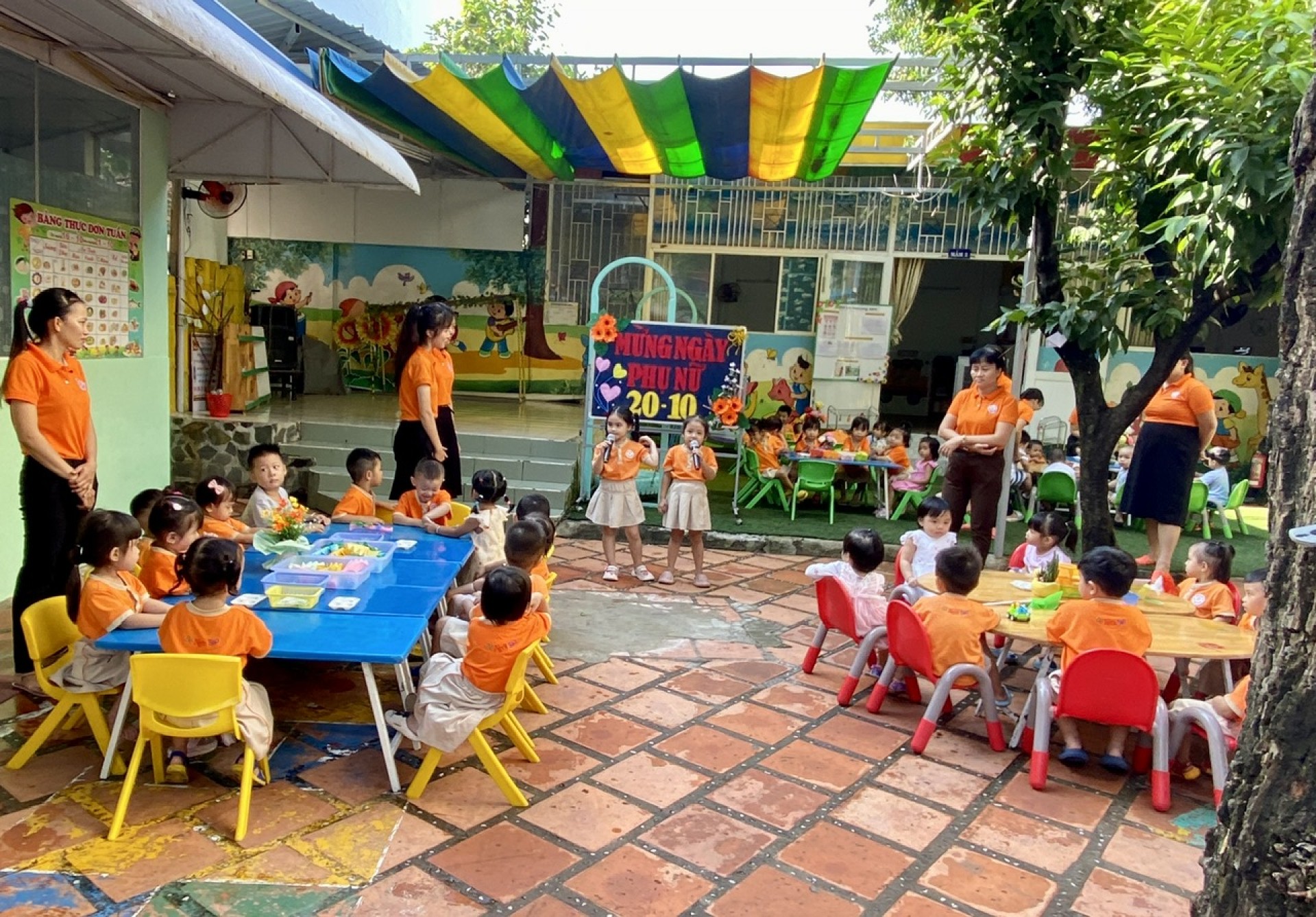 MÓN QUÀ 20/10 CỦA BÉ 