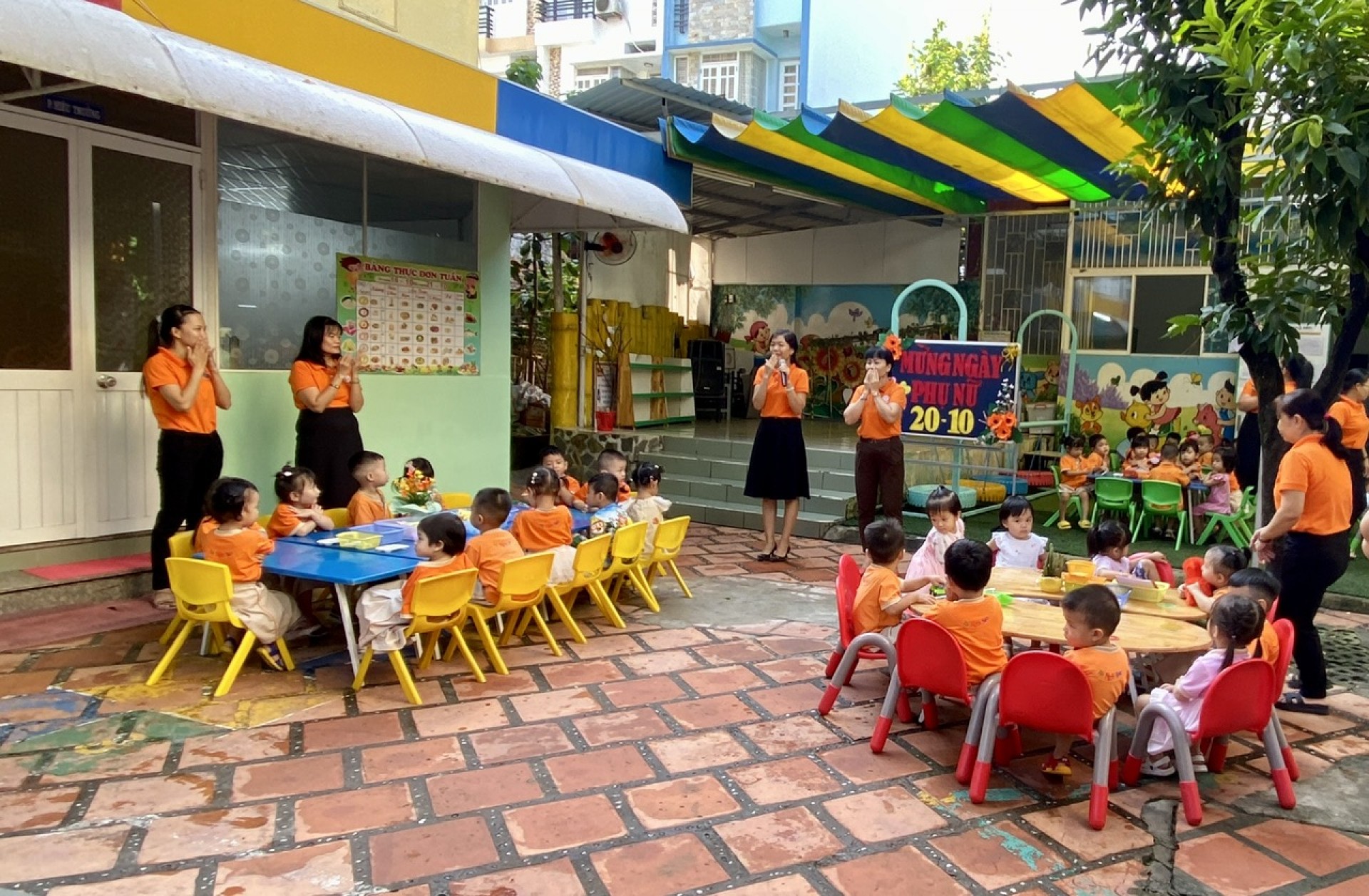 MÓN QUÀ 20/10 CỦA BÉ 