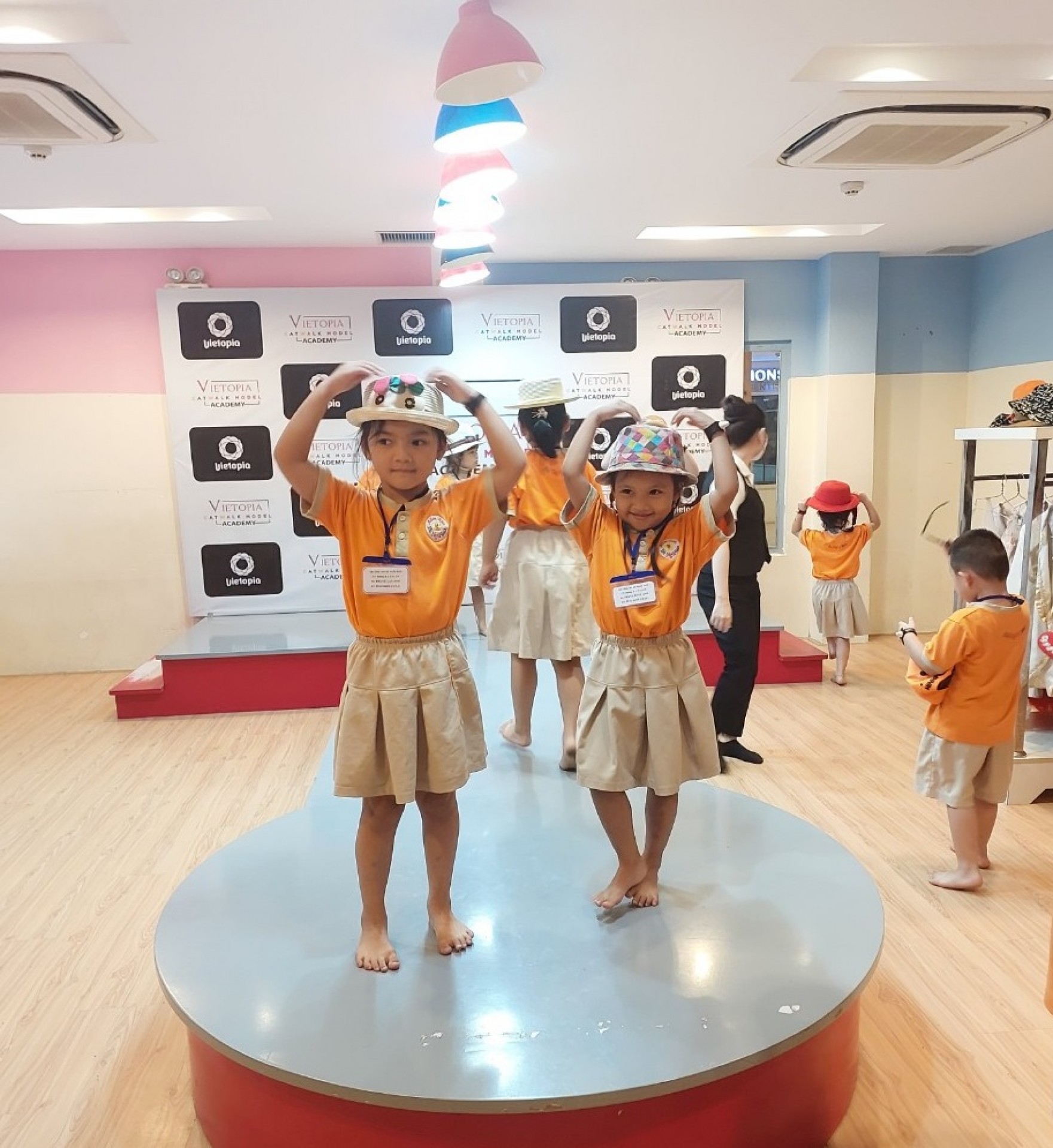 THÀNH PHỐ HƯỚNG NGHIỆP VIETOPIA - 2023 - LỚP LÁ