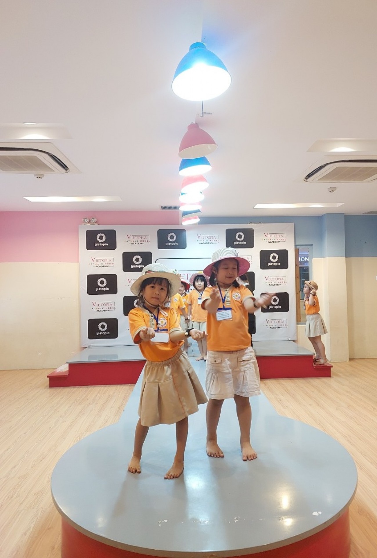 THÀNH PHỐ HƯỚNG NGHIỆP VIETOPIA - 2023 - LỚP LÁ