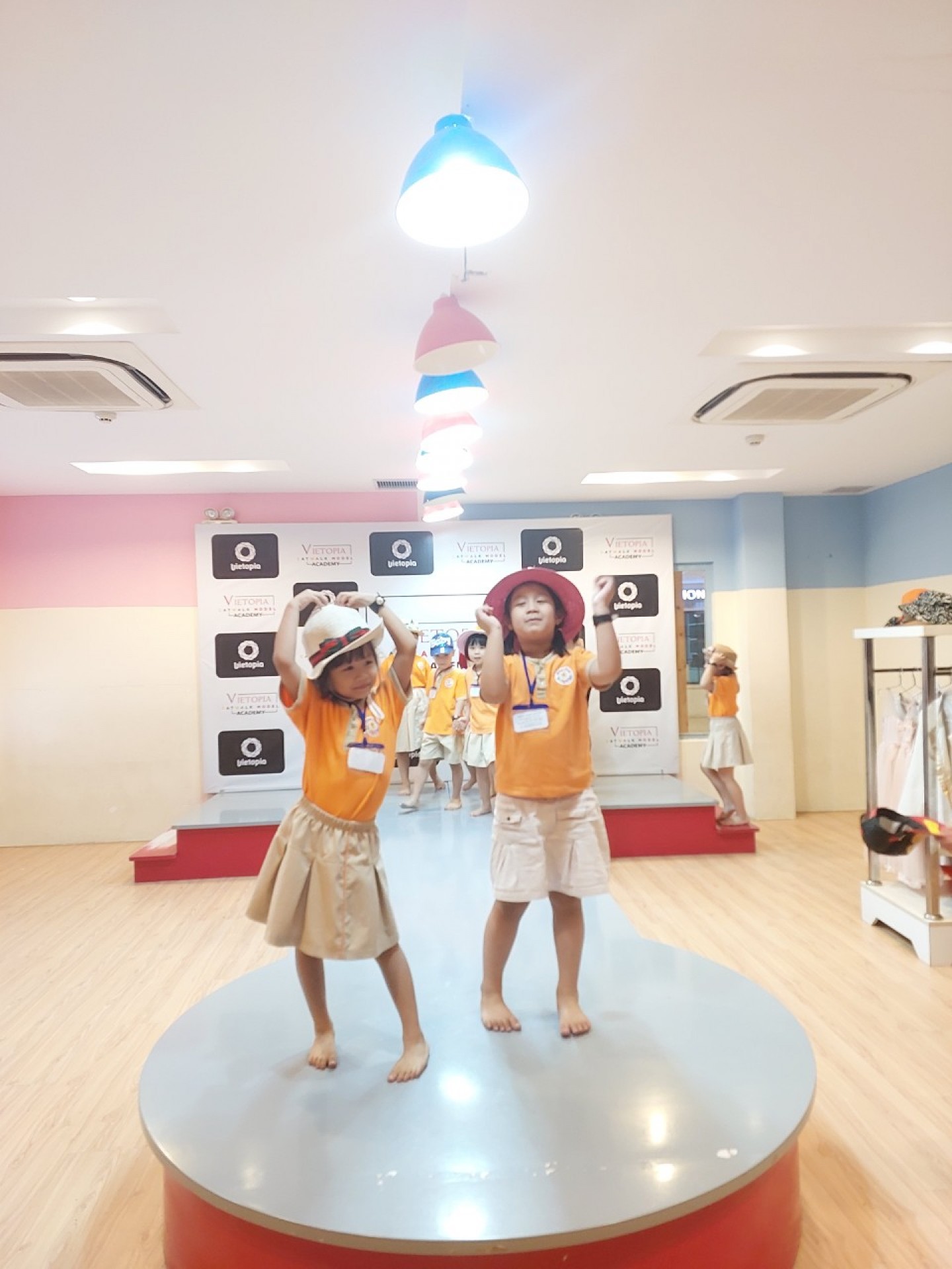 THÀNH PHỐ HƯỚNG NGHIỆP VIETOPIA - 2023 - LỚP LÁ