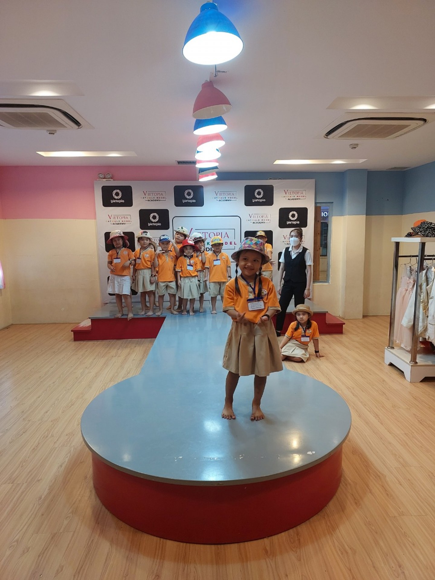 THÀNH PHỐ HƯỚNG NGHIỆP VIETOPIA - 2023 - LỚP LÁ