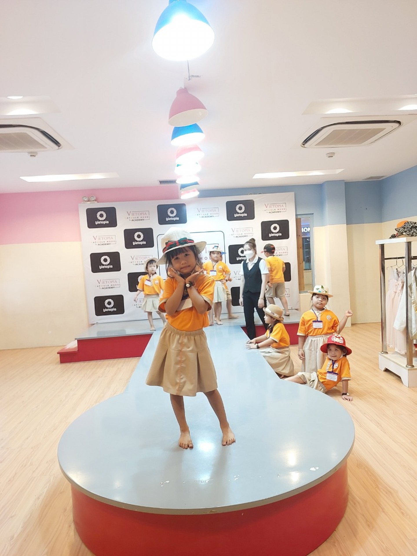 THÀNH PHỐ HƯỚNG NGHIỆP VIETOPIA - 2023 - LỚP LÁ