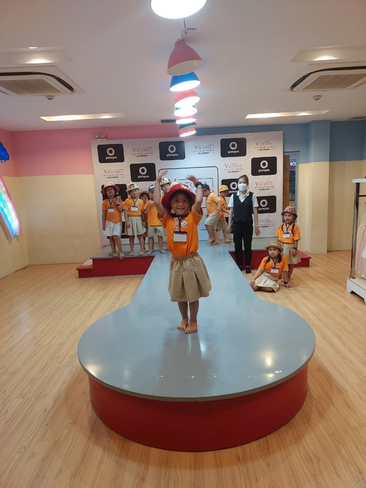 THÀNH PHỐ HƯỚNG NGHIỆP VIETOPIA - 2023 - LỚP LÁ