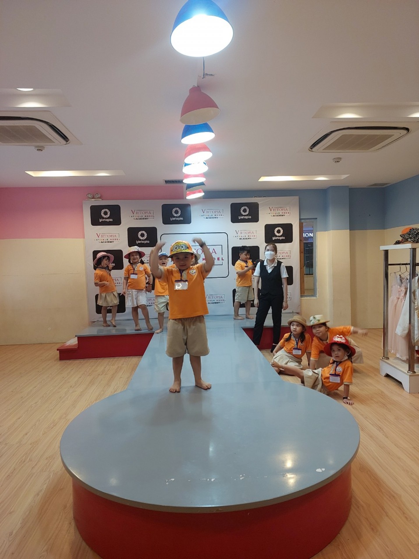 THÀNH PHỐ HƯỚNG NGHIỆP VIETOPIA - 2023 - LỚP LÁ