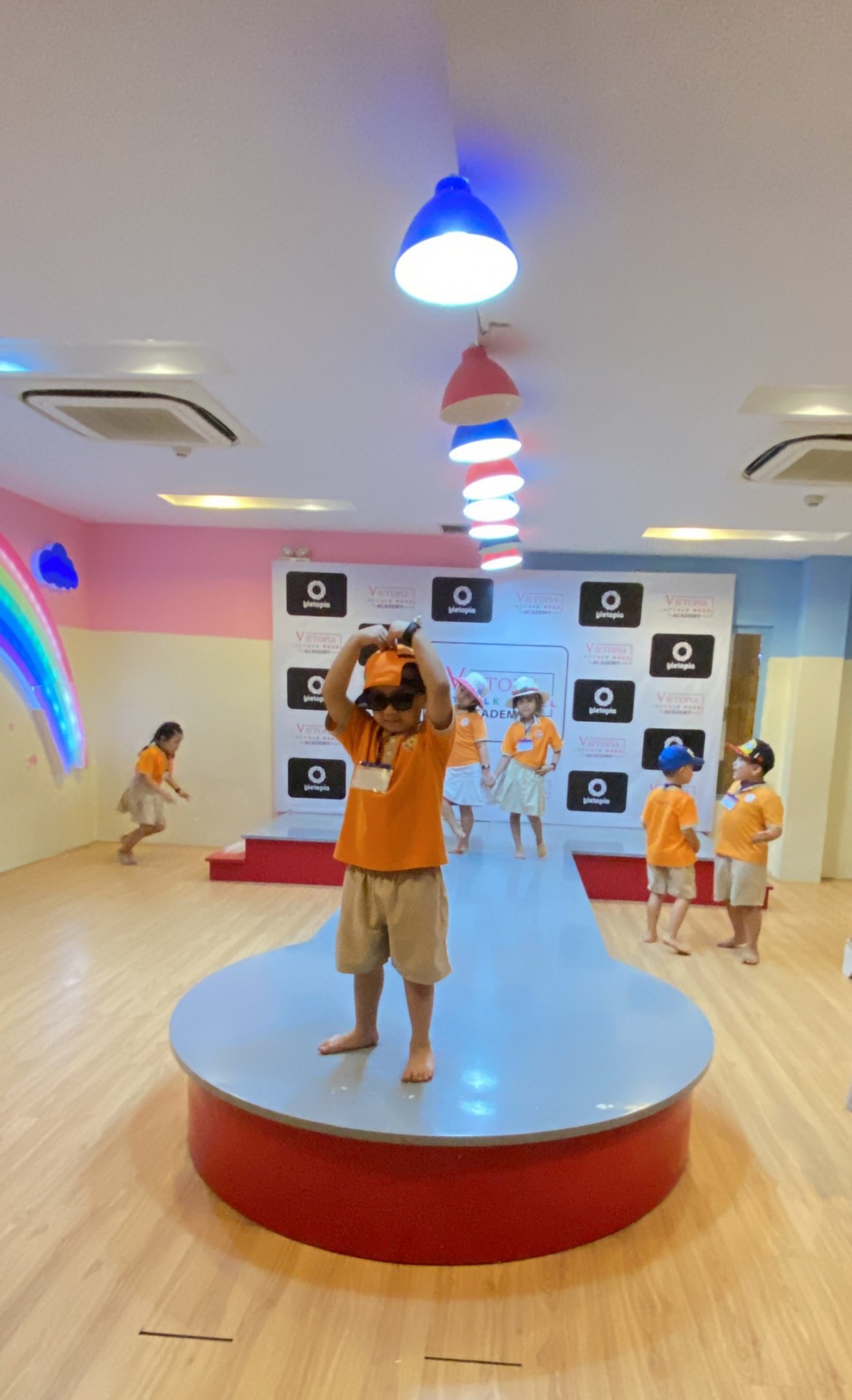 THÀNH PHỐ HƯỚNG NGHIỆP VIETOPIA - 2023 - LỚP LÁ