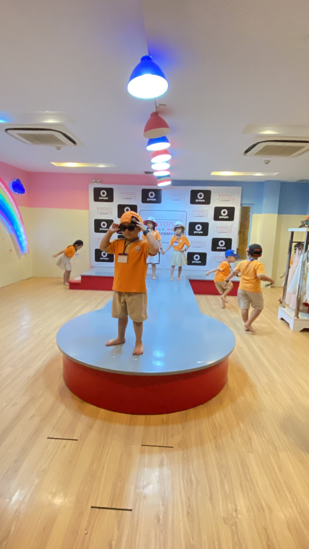 THÀNH PHỐ HƯỚNG NGHIỆP VIETOPIA - 2023 - LỚP LÁ