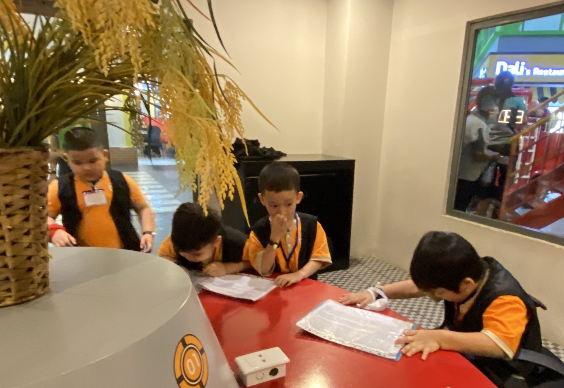 THÀNH PHỐ HƯỚNG NGHIỆP VIETOPIA - 2023 - LỚP LÁ