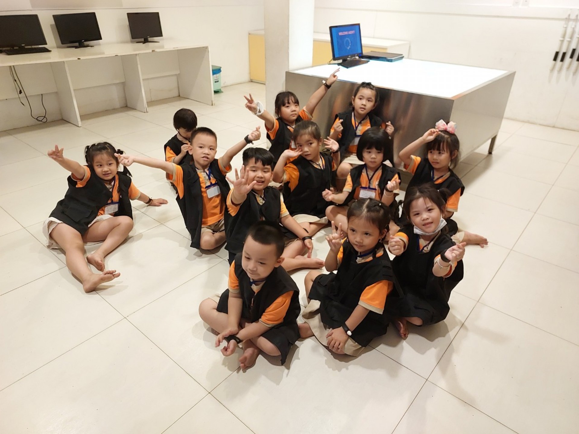 THÀNH PHỐ HƯỚNG NGHIỆP VIETOPIA - 2023 - LỚP LÁ