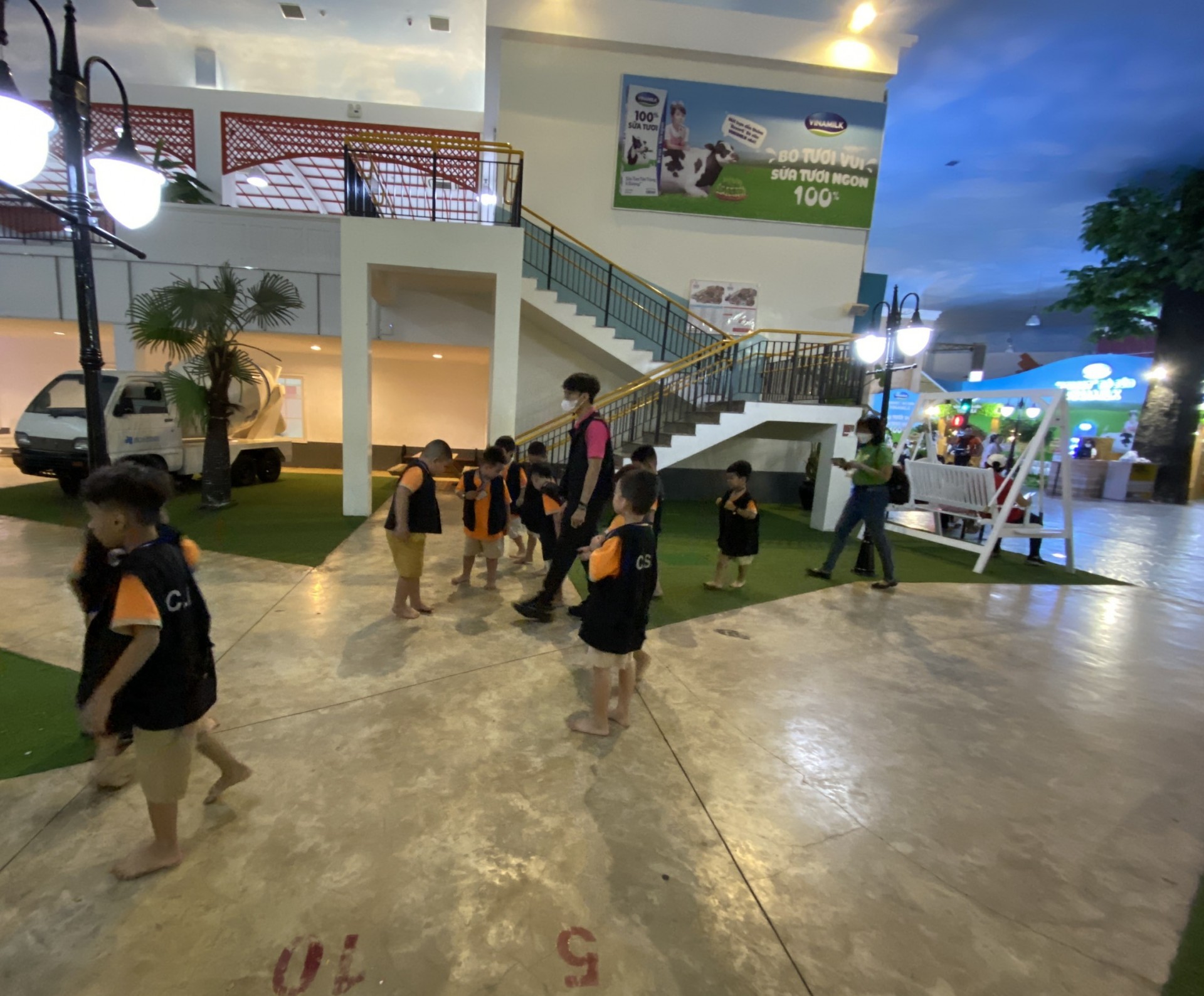 THÀNH PHỐ HƯỚNG NGHIỆP VIETOPIA - 2023 - LỚP LÁ