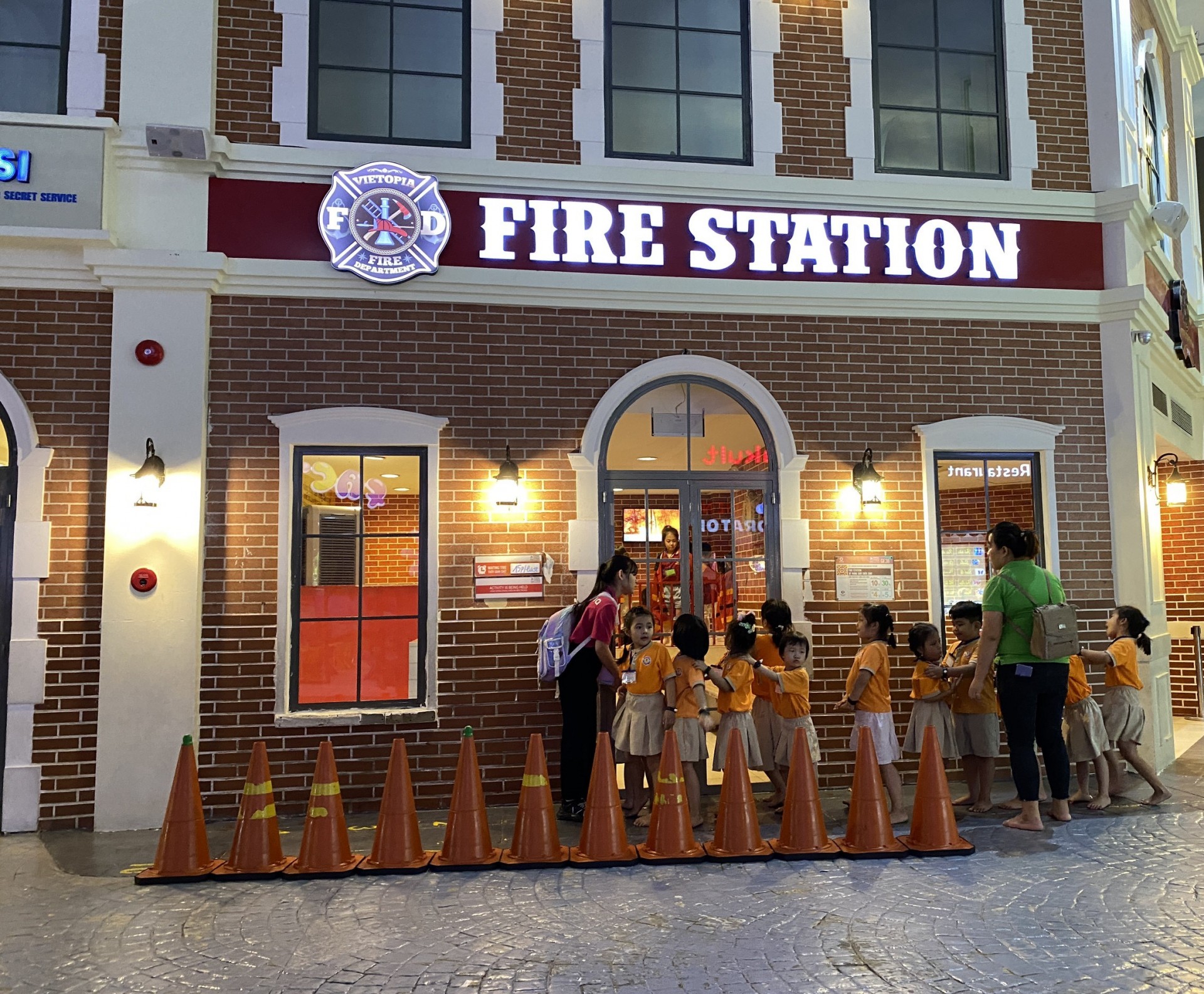 THÀNH PHỐ HƯỚNG NGHIỆP VIETOPIA - 2023 - LỚP LÁ