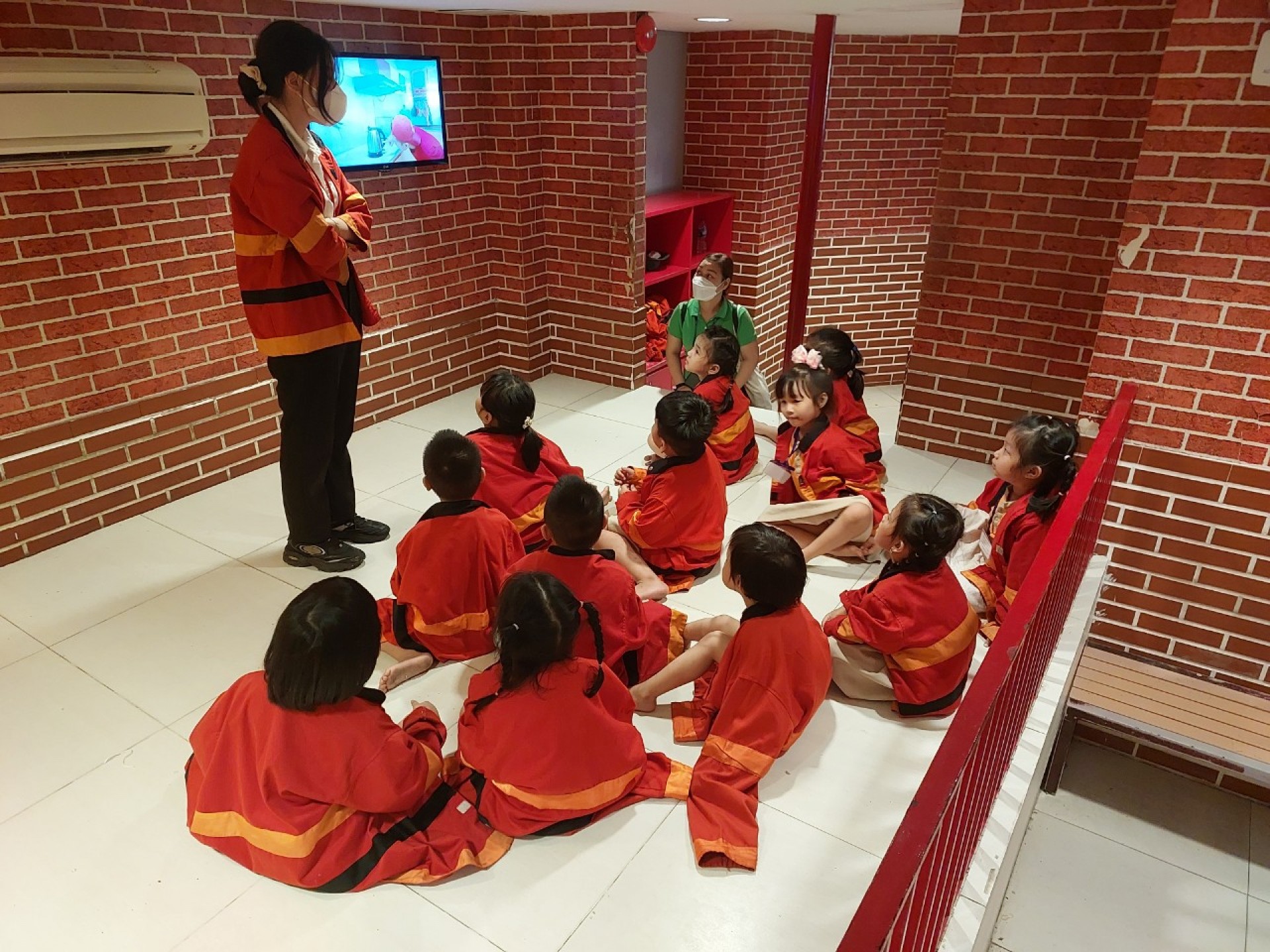 THÀNH PHỐ HƯỚNG NGHIỆP VIETOPIA - 2023 - LỚP LÁ