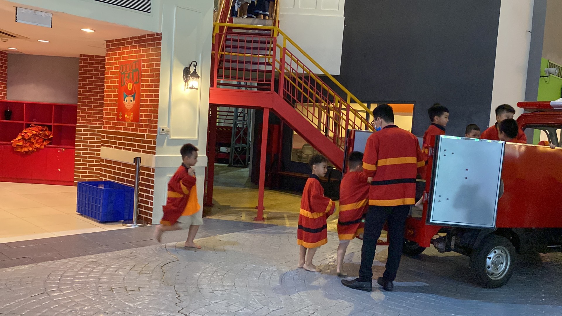 THÀNH PHỐ HƯỚNG NGHIỆP VIETOPIA - 2023 - LỚP LÁ