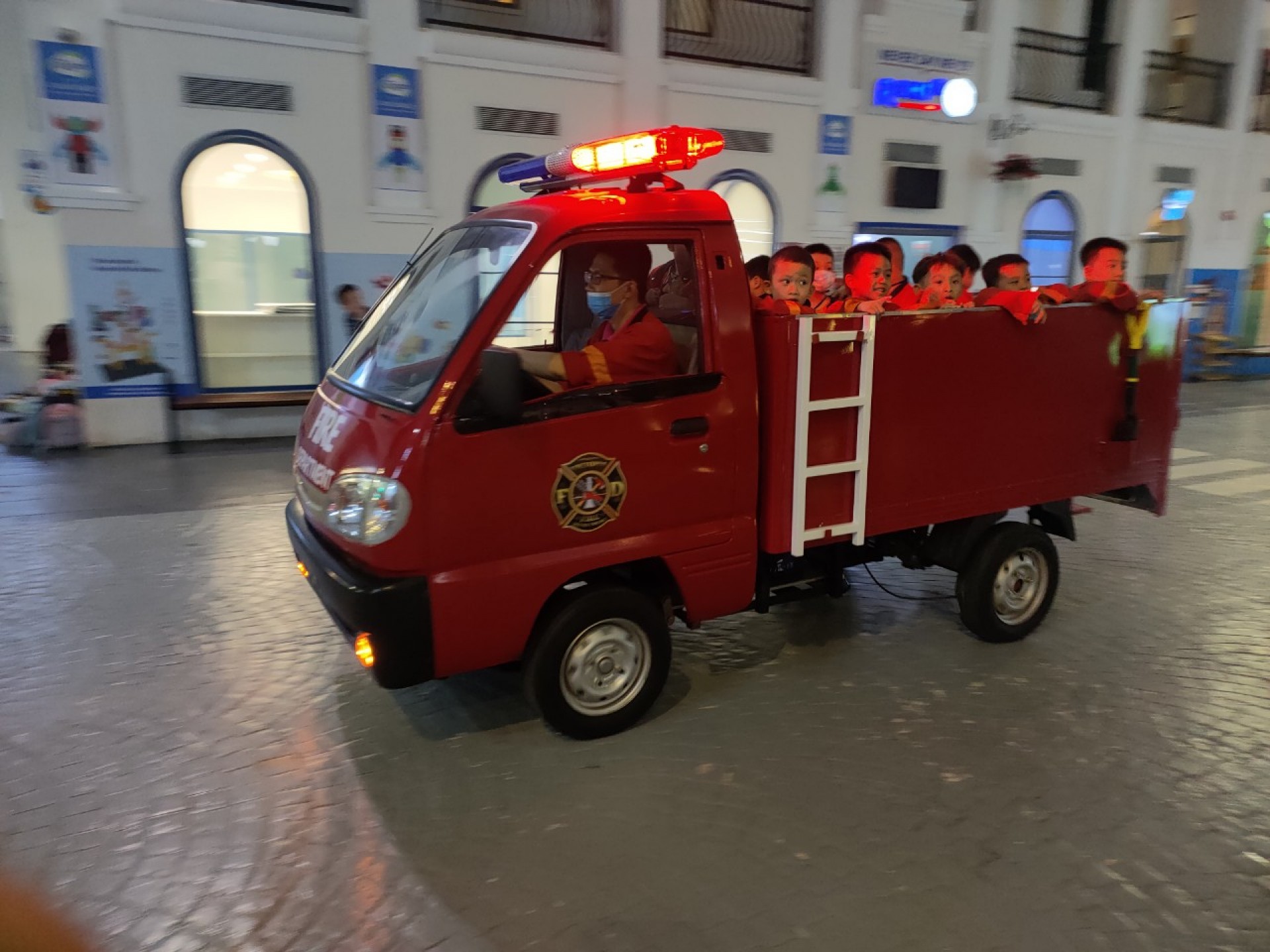 THÀNH PHỐ HƯỚNG NGHIỆP VIETOPIA - 2023 - LỚP LÁ