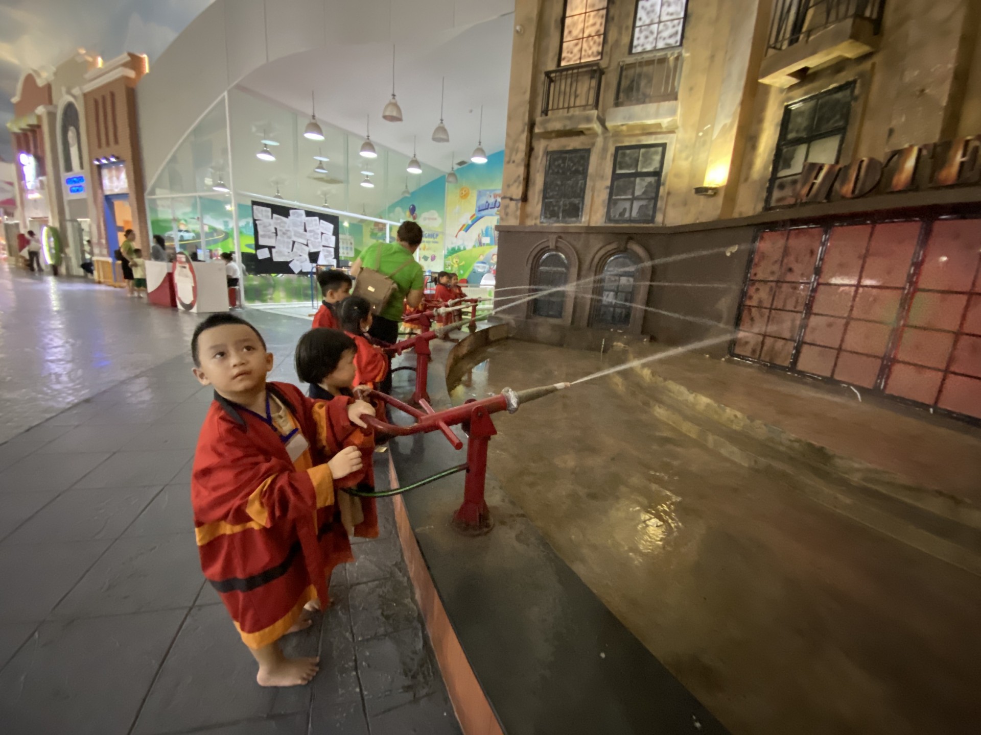 THÀNH PHỐ HƯỚNG NGHIỆP VIETOPIA - 2023 - LỚP LÁ