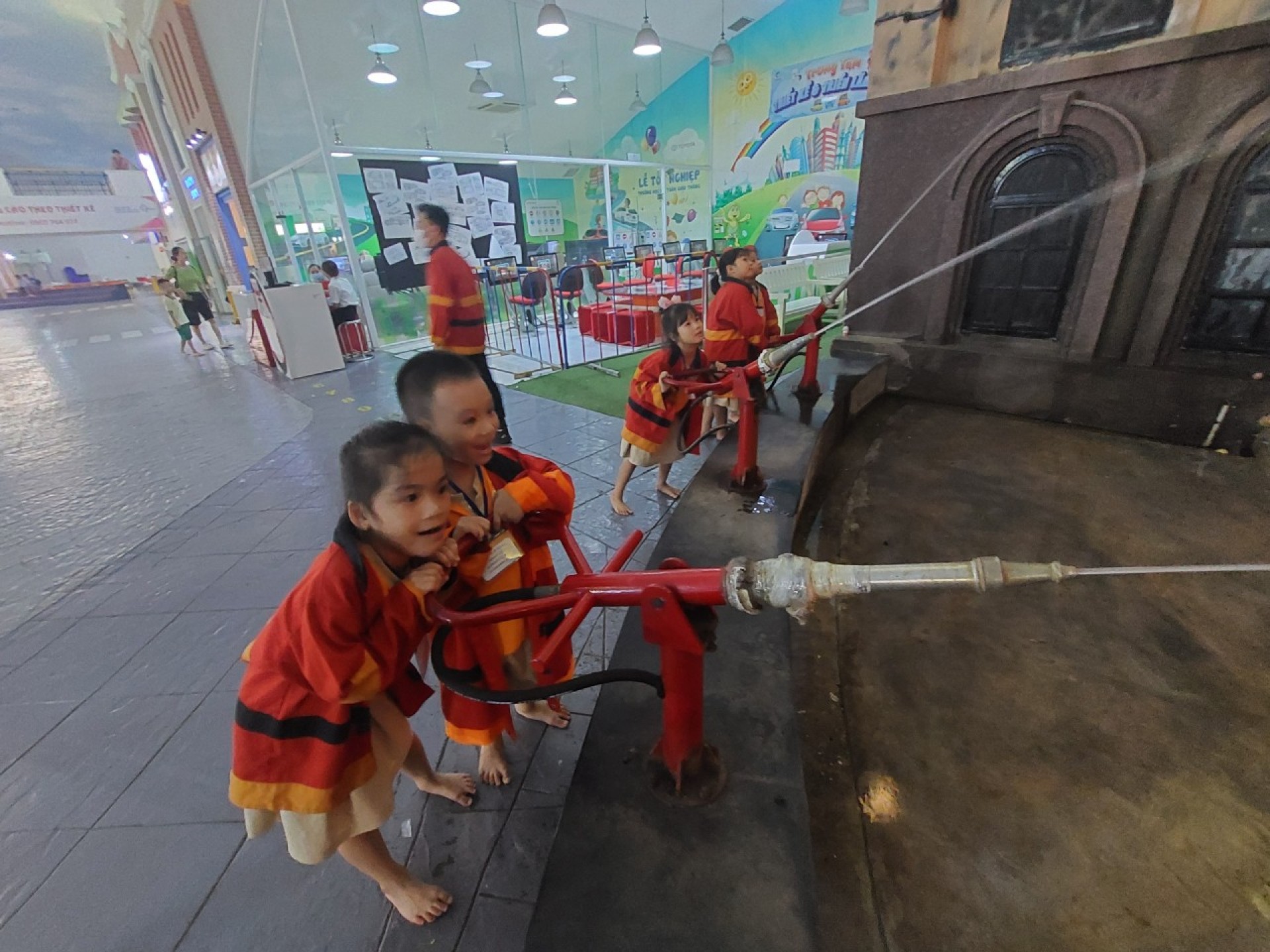 THÀNH PHỐ HƯỚNG NGHIỆP VIETOPIA - 2023 - LỚP LÁ