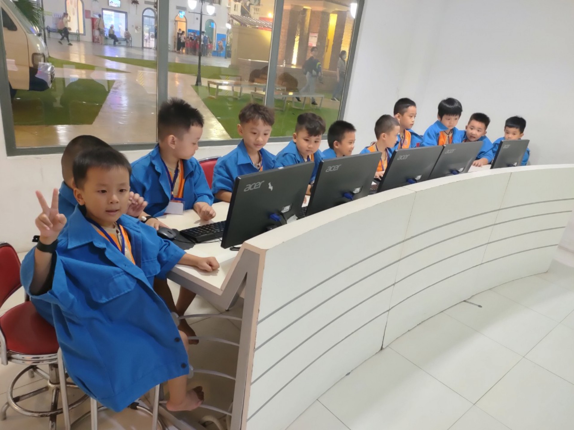 THÀNH PHỐ HƯỚNG NGHIỆP VIETOPIA - 2023 - LỚP LÁ