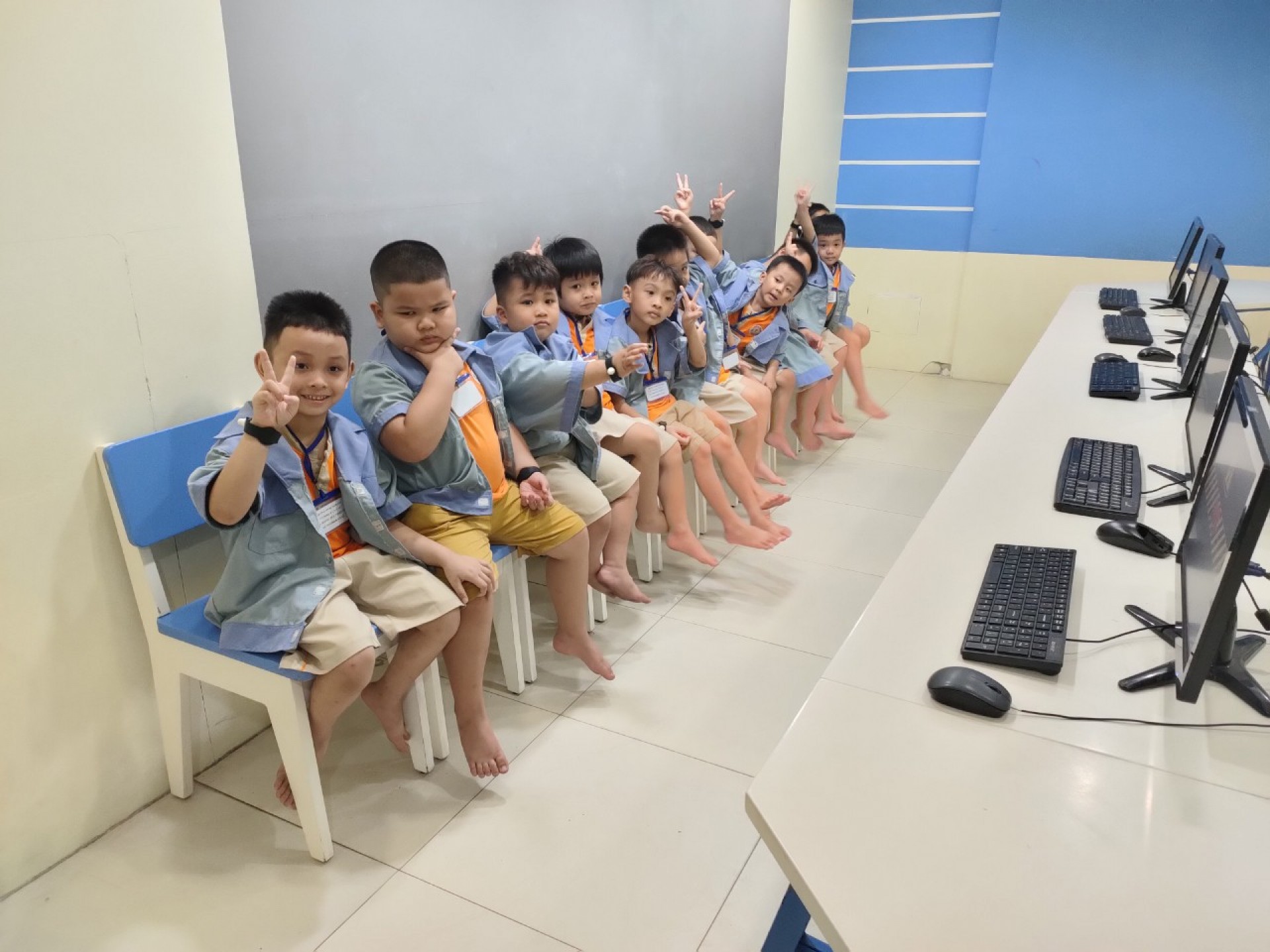 THÀNH PHỐ HƯỚNG NGHIỆP VIETOPIA - 2023 - LỚP LÁ