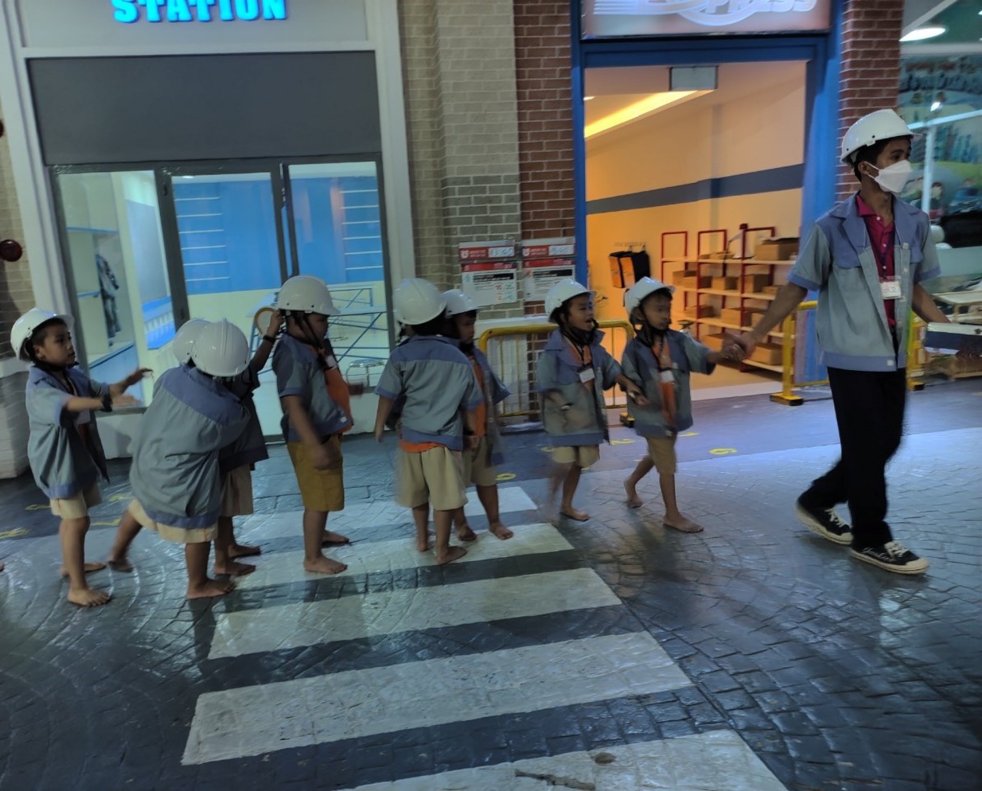 THÀNH PHỐ HƯỚNG NGHIỆP VIETOPIA - 2023 - LỚP LÁ