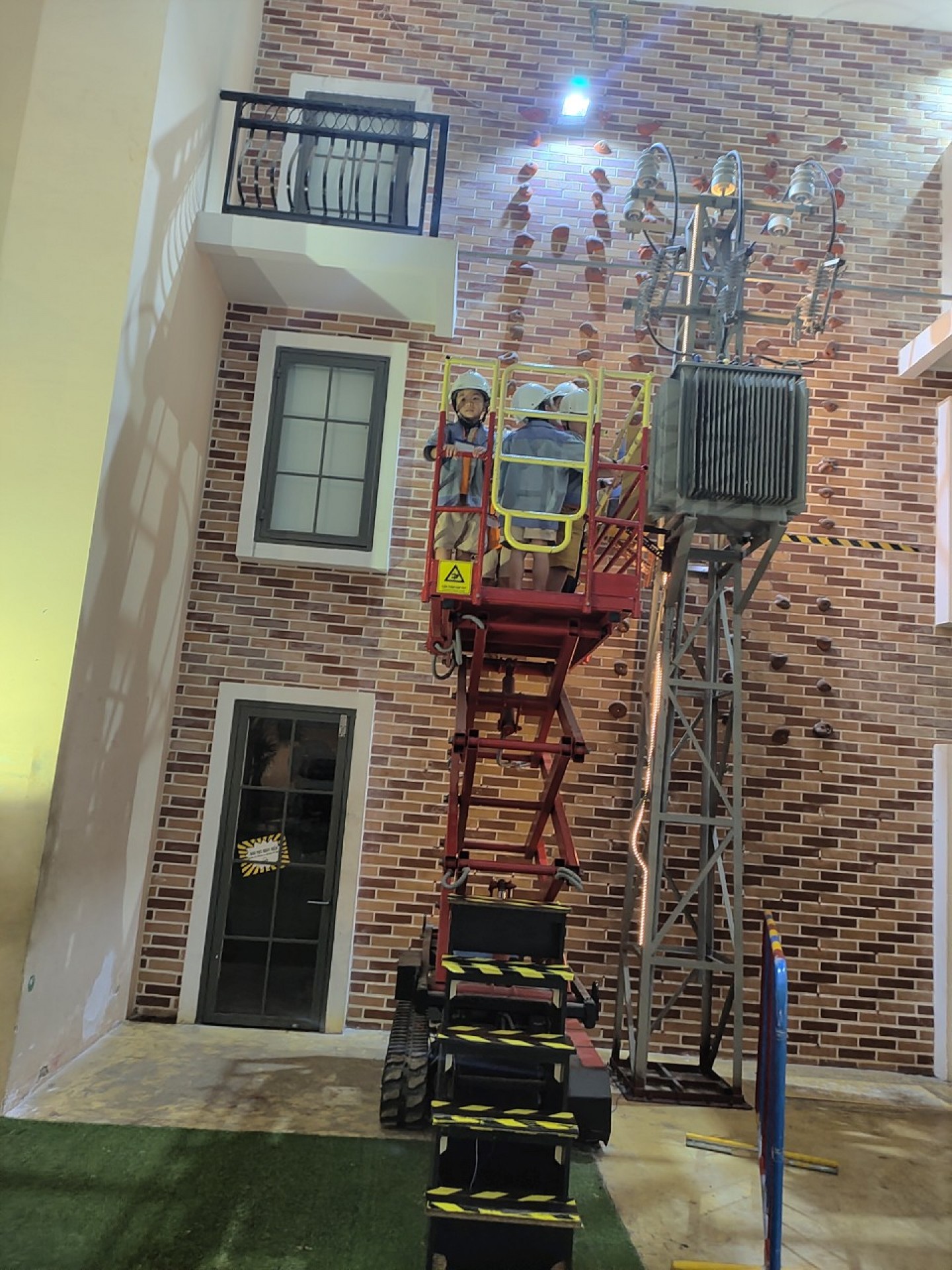 THÀNH PHỐ HƯỚNG NGHIỆP VIETOPIA - 2023 - LỚP LÁ