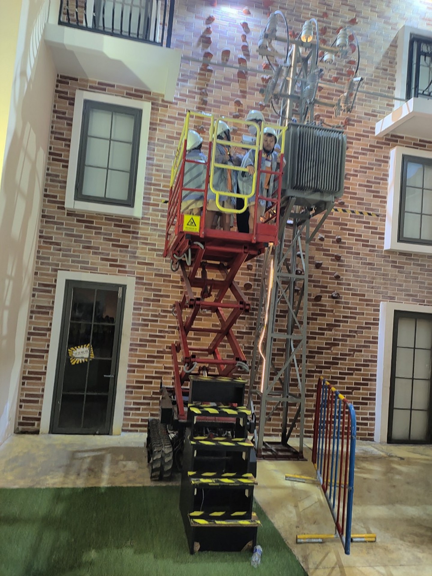 THÀNH PHỐ HƯỚNG NGHIỆP VIETOPIA - 2023 - LỚP LÁ