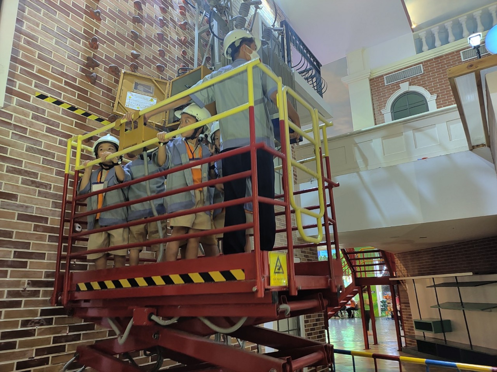 THÀNH PHỐ HƯỚNG NGHIỆP VIETOPIA - 2023 - LỚP LÁ