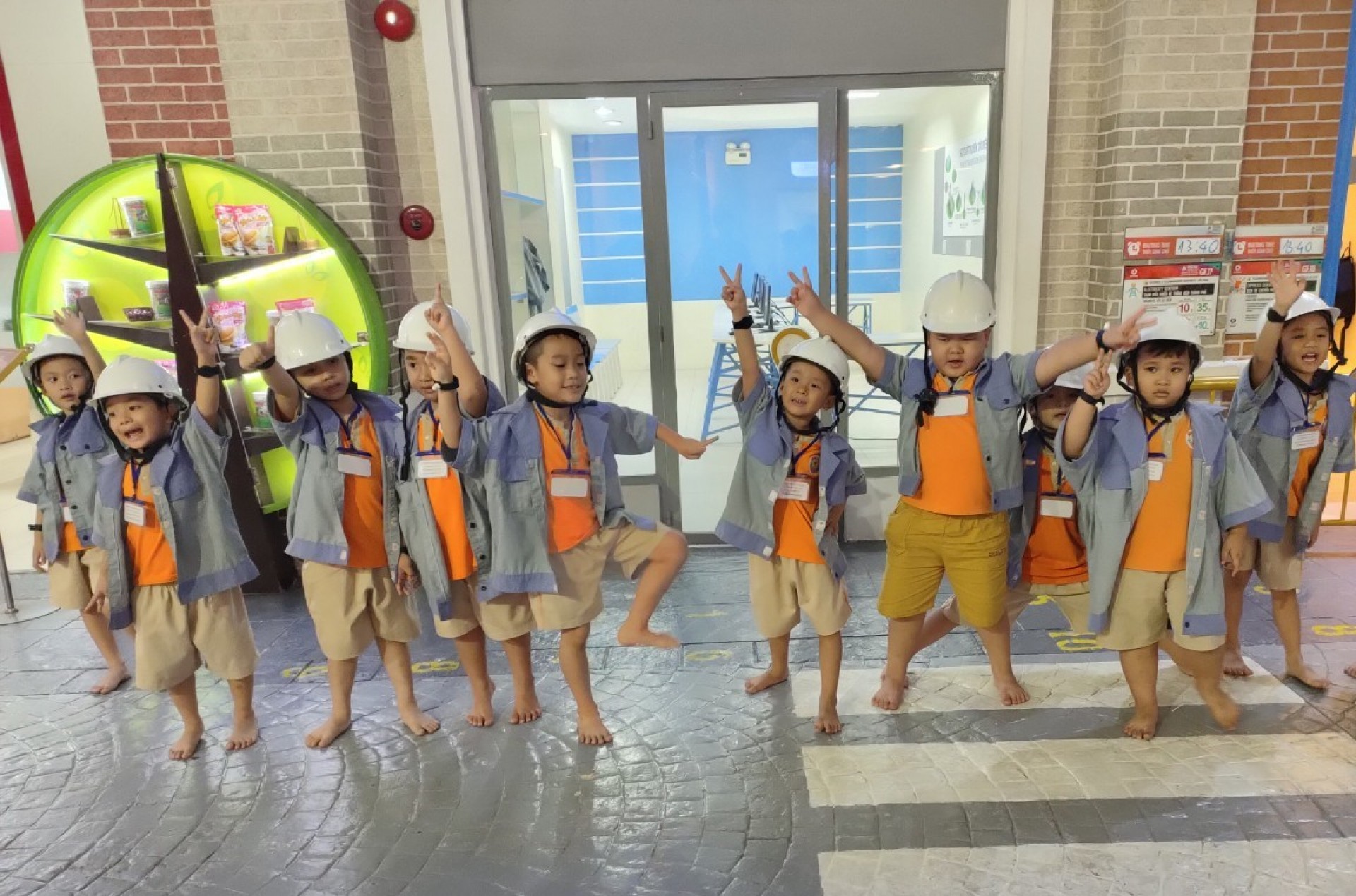 THÀNH PHỐ HƯỚNG NGHIỆP VIETOPIA - 2023 - LỚP LÁ