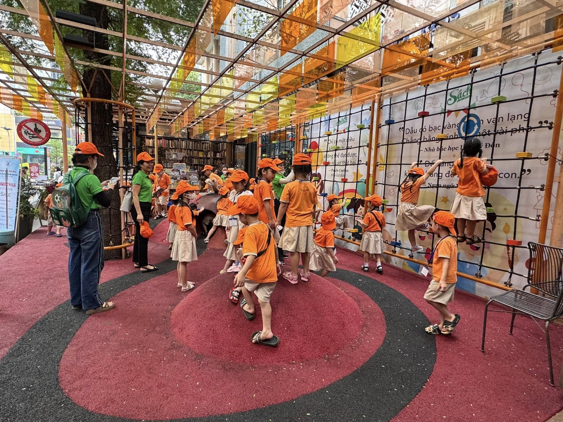 BƯU ĐIỆN-ĐƯỜNG SÁCH-SNOW TOWN