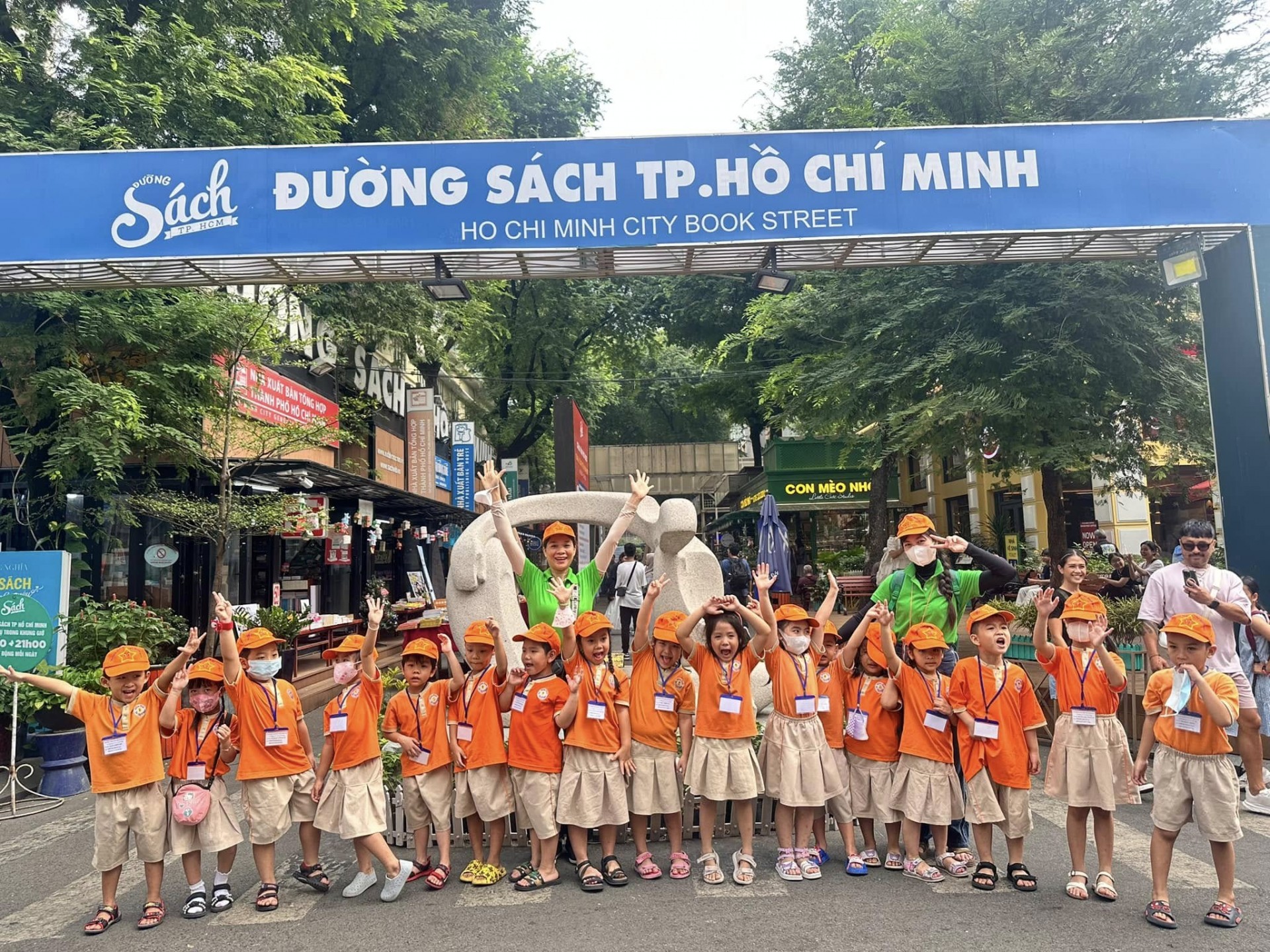 BƯU ĐIỆN-ĐƯỜNG SÁCH-SNOW TOWN