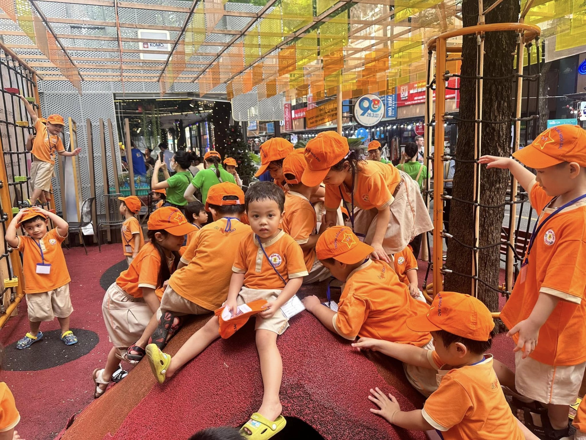 BƯU ĐIỆN-ĐƯỜNG SÁCH-SNOW TOWN