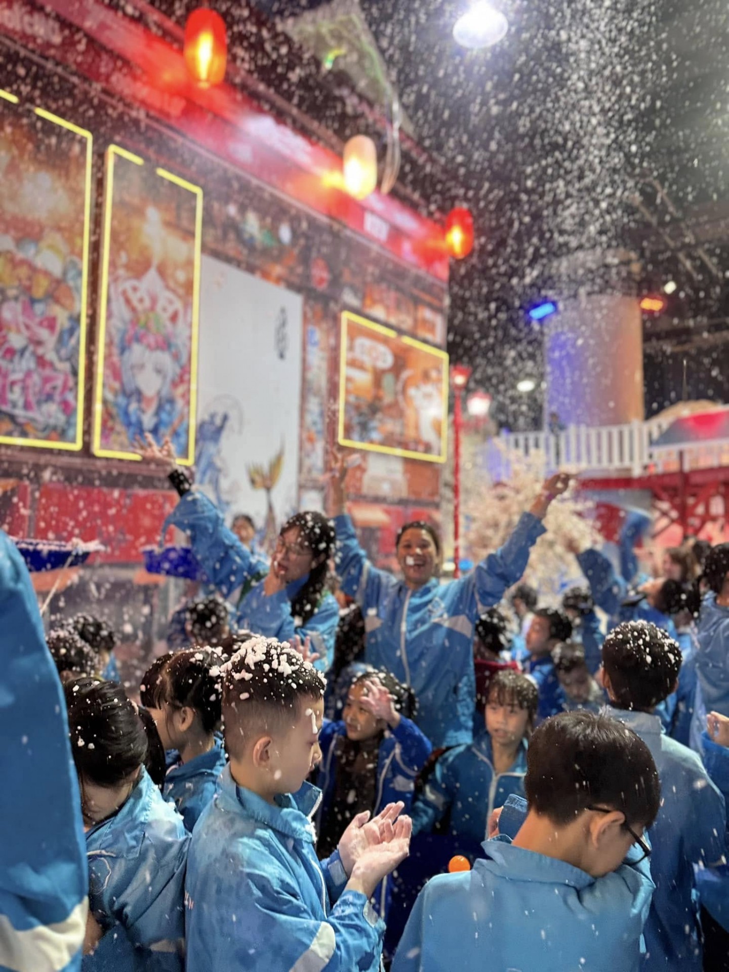 BƯU ĐIỆN-ĐƯỜNG SÁCH-SNOW TOWN