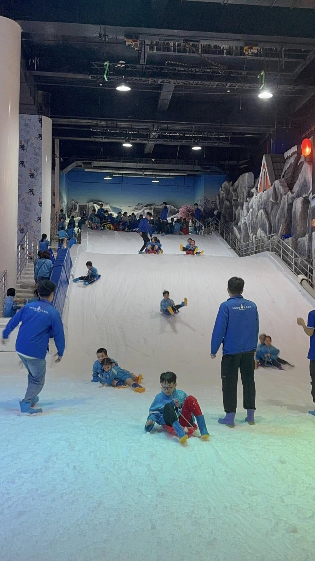 BƯU ĐIỆN-ĐƯỜNG SÁCH-SNOW TOWN