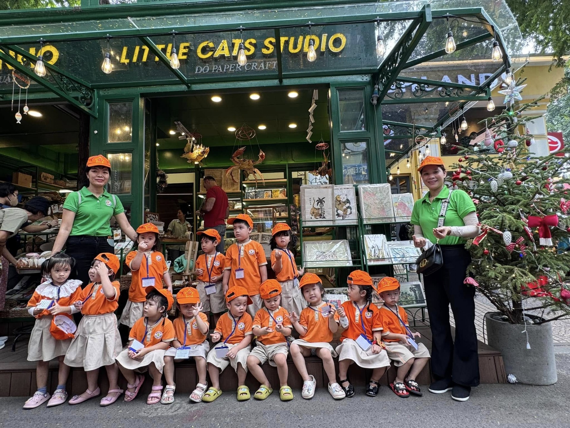 BƯU ĐIỆN-ĐƯỜNG SÁCH-SNOW TOWN