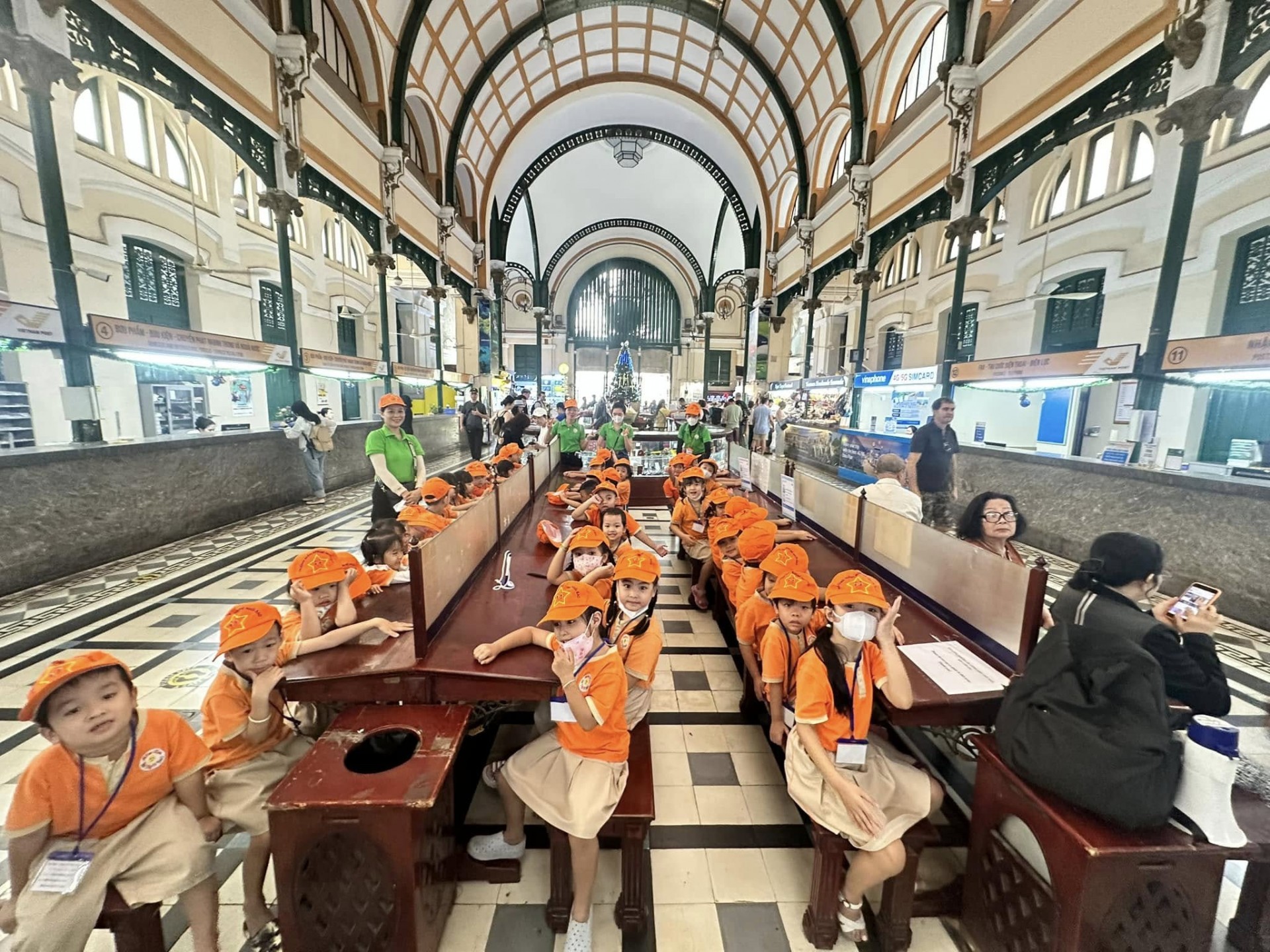 BƯU ĐIỆN-ĐƯỜNG SÁCH-SNOW TOWN