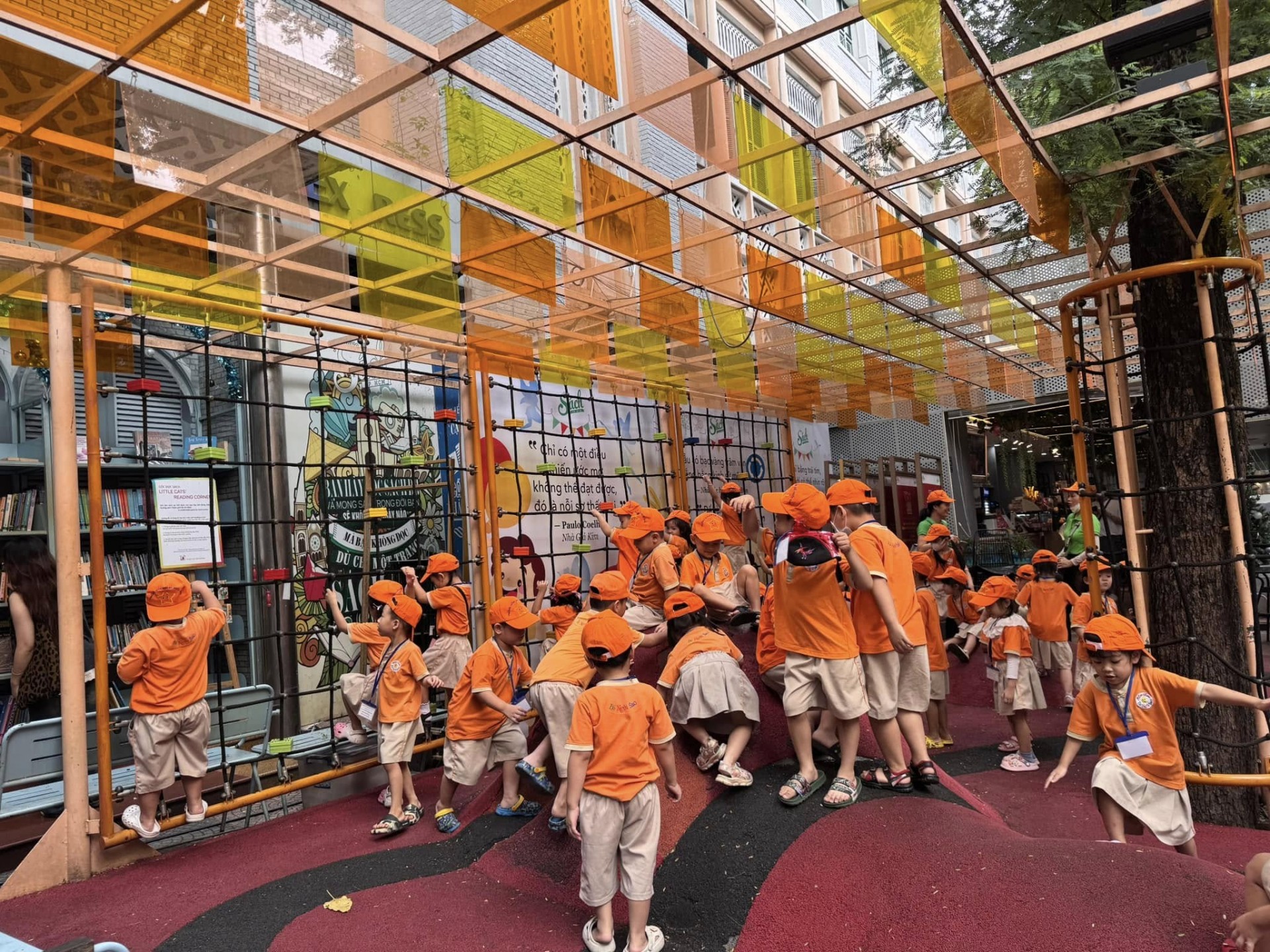 BƯU ĐIỆN-ĐƯỜNG SÁCH-SNOW TOWN