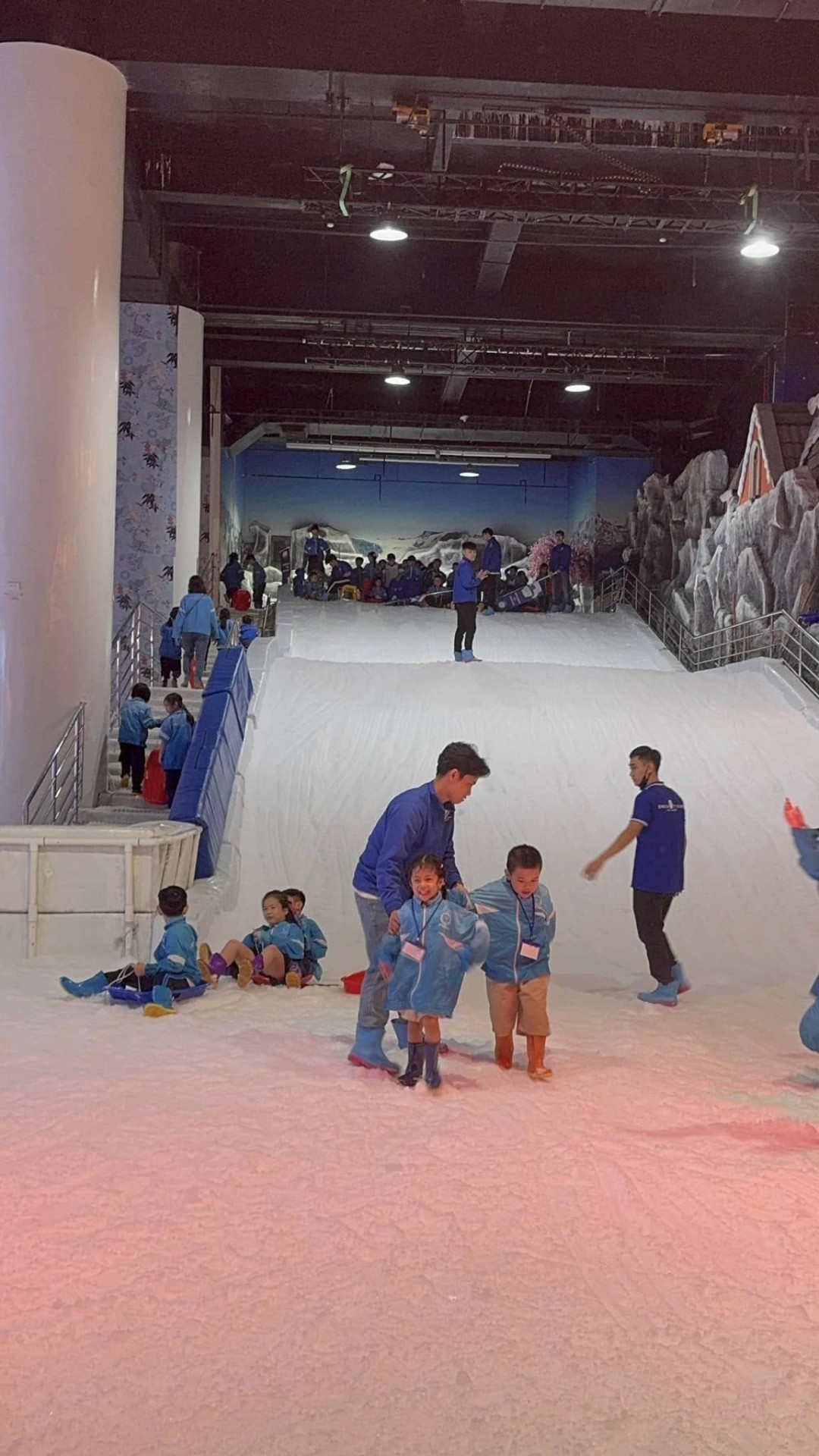 BƯU ĐIỆN-ĐƯỜNG SÁCH-SNOW TOWN