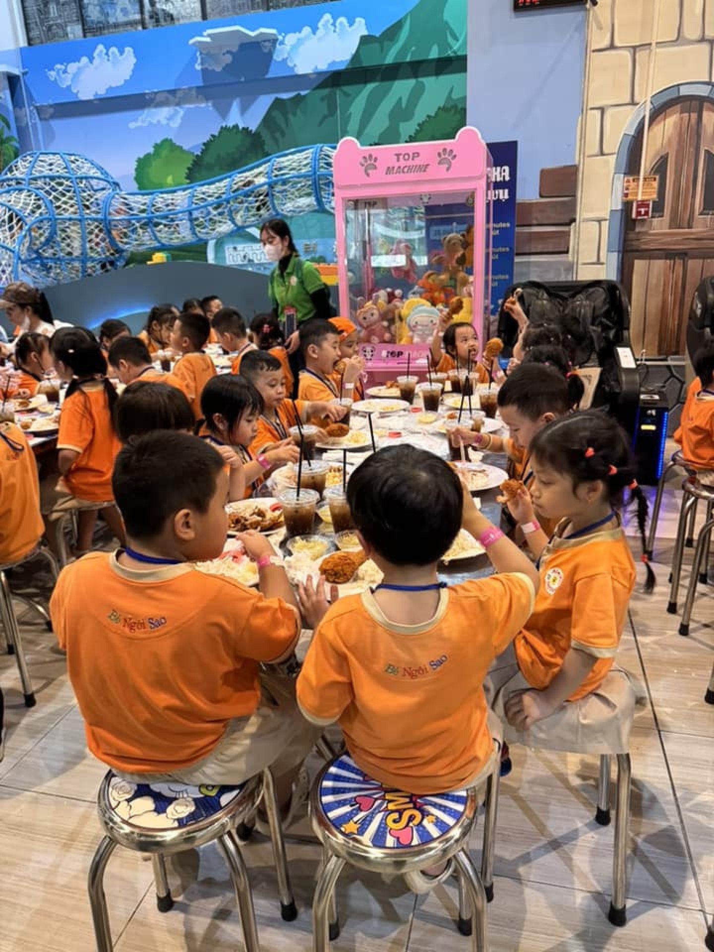 BƯU ĐIỆN-ĐƯỜNG SÁCH-SNOW TOWN