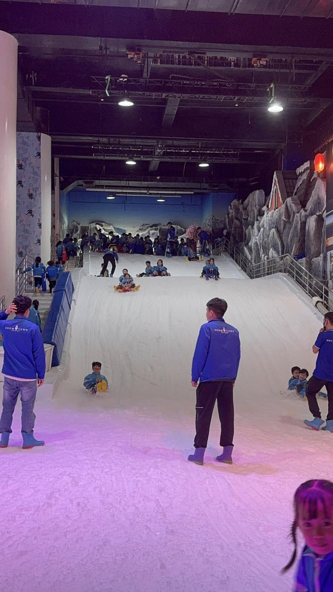 BƯU ĐIỆN-ĐƯỜNG SÁCH-SNOW TOWN