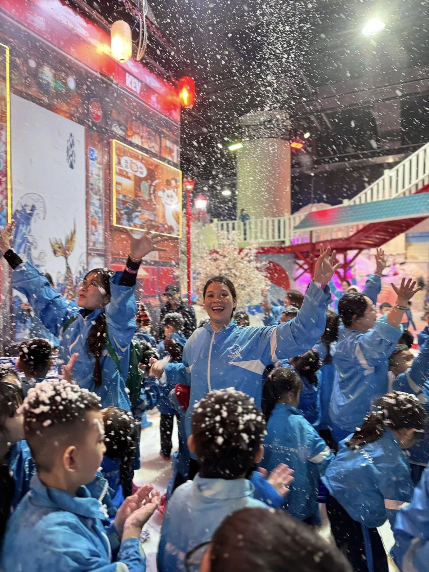 BƯU ĐIỆN-ĐƯỜNG SÁCH-SNOW TOWN