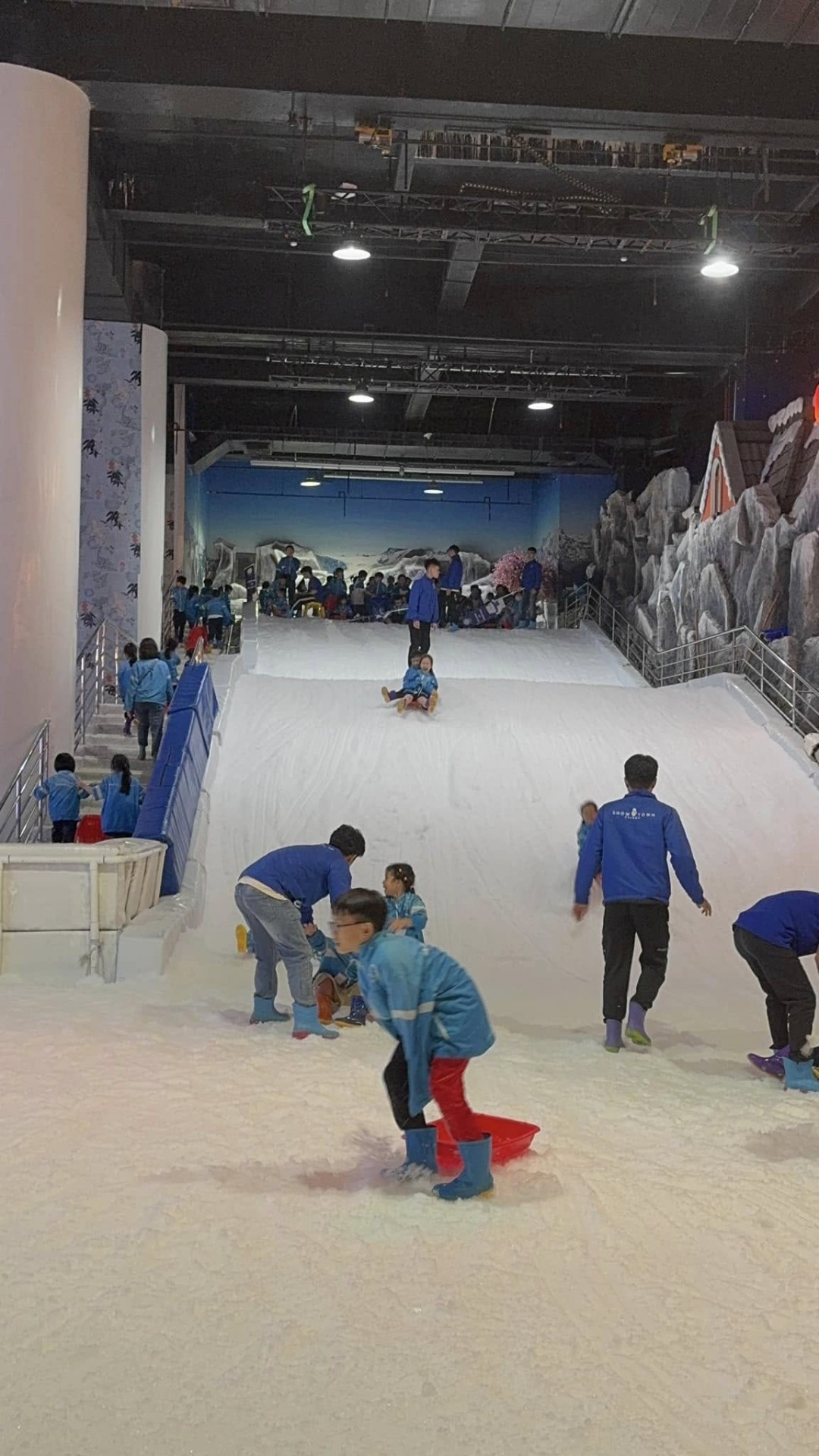 BƯU ĐIỆN-ĐƯỜNG SÁCH-SNOW TOWN