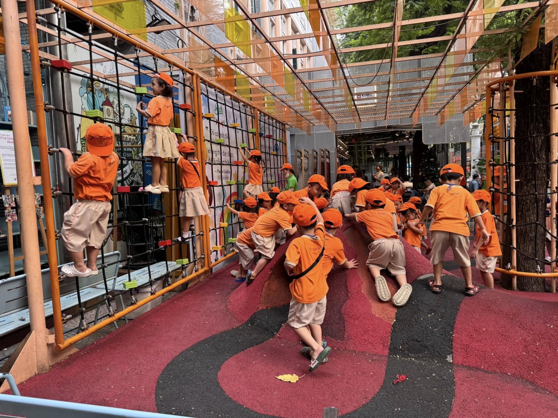 BƯU ĐIỆN-ĐƯỜNG SÁCH-SNOW TOWN